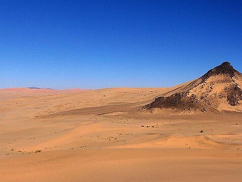 Dunes et volcans des Ajjers Voyage d'exploration entre tassili et volcans.