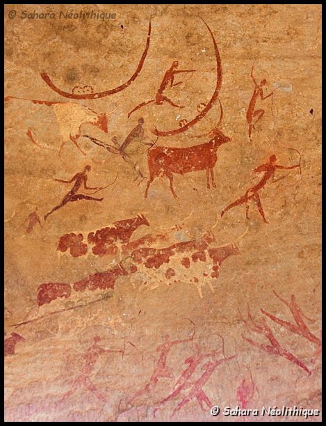 jabbaren-01.jpg - Le troupeau en déplacement avec les archers. Les boeufs portent les armatures de tentes arrimées aux cornages. Les archers du bas de l'image, plus clairs, pourraient être des agresseurs du convoi.