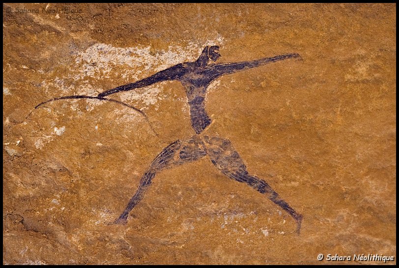 jabbaren-10.jpg - Le célèbre archer de Jabbaren -   Mais pour les Touaregs l'explication est simple. leurs mythes précisent que leurs premiers ancêtres étaient des géants naïfs appelés "Ijobbaren", "Ixazamen" ou "Isebaten", qui vivaient "au temps où les pierres molles", les rochers n'ayant définitivement durci qu'à l'époque où un héros fondateur succéda à ces géants.