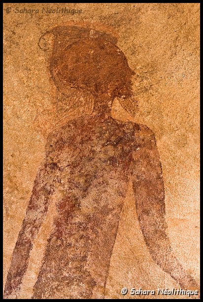 jabbaren-61.jpg - La tête est dessinée de profil mais les épaules sont montrées de face.