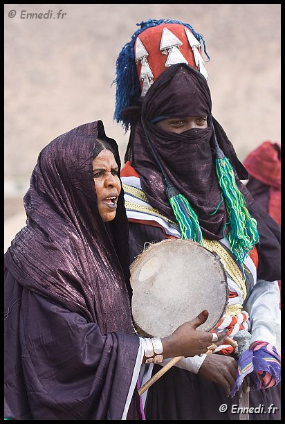 sebeiba-06.jpg - Le coup d'envoi est donné. Il s'agit d'un appel à la rencontre, au chant et à la danse.