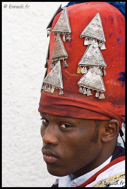 sebeiba-27.jpg - Ce masque, Tekoumbout, porté par les hommes, est le symbome par excellence de la Sebeiba.