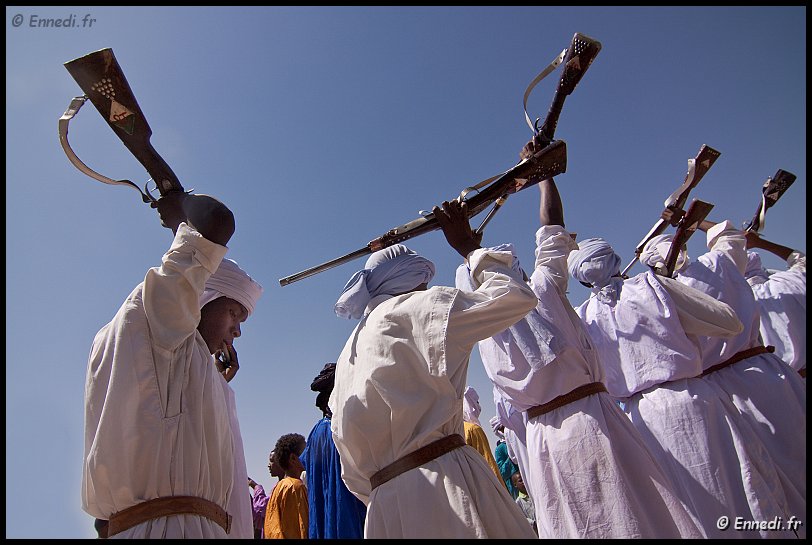 tazrouk-baroud-04.jpg - Baroud, mot d'origine arabe signifiant poudre en référence à la charge des cavaliers tirant au fusil lors des affrontements de l'armée française avec les guerriers locaux pendant l'occupation de l'Algérie