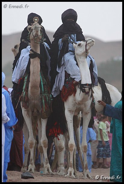 tazrouk-17.jpg - A Tazrouk, les hommes se contentent de parader dans l'oued  ....
