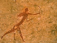 Archer  Un motif presque aussi répandu sur le site de Jabbaren que les bovidés est celui de l'archer. : djanet sebeiba jabbaren